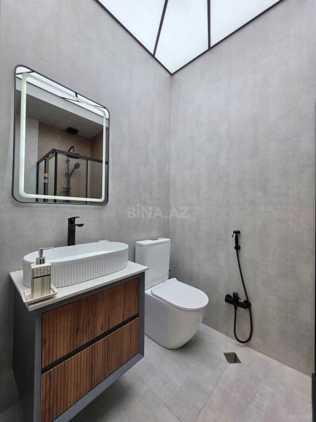 Satılır 2 otaqlı mənzil 55 m²