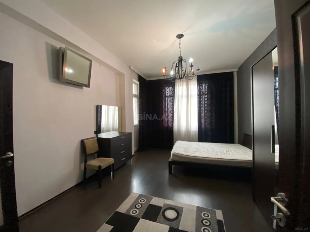 Satılır 3 otaqlı mənzil 146 m²