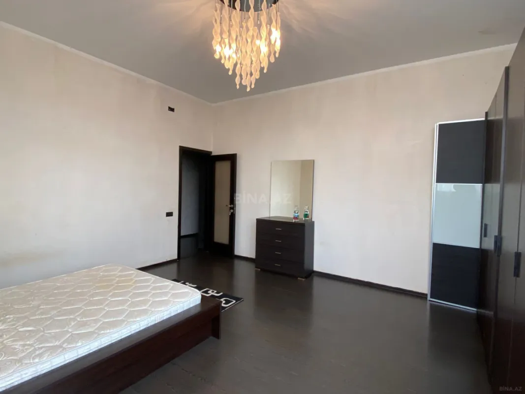 Satılır 3 otaqlı mənzil 146 m²