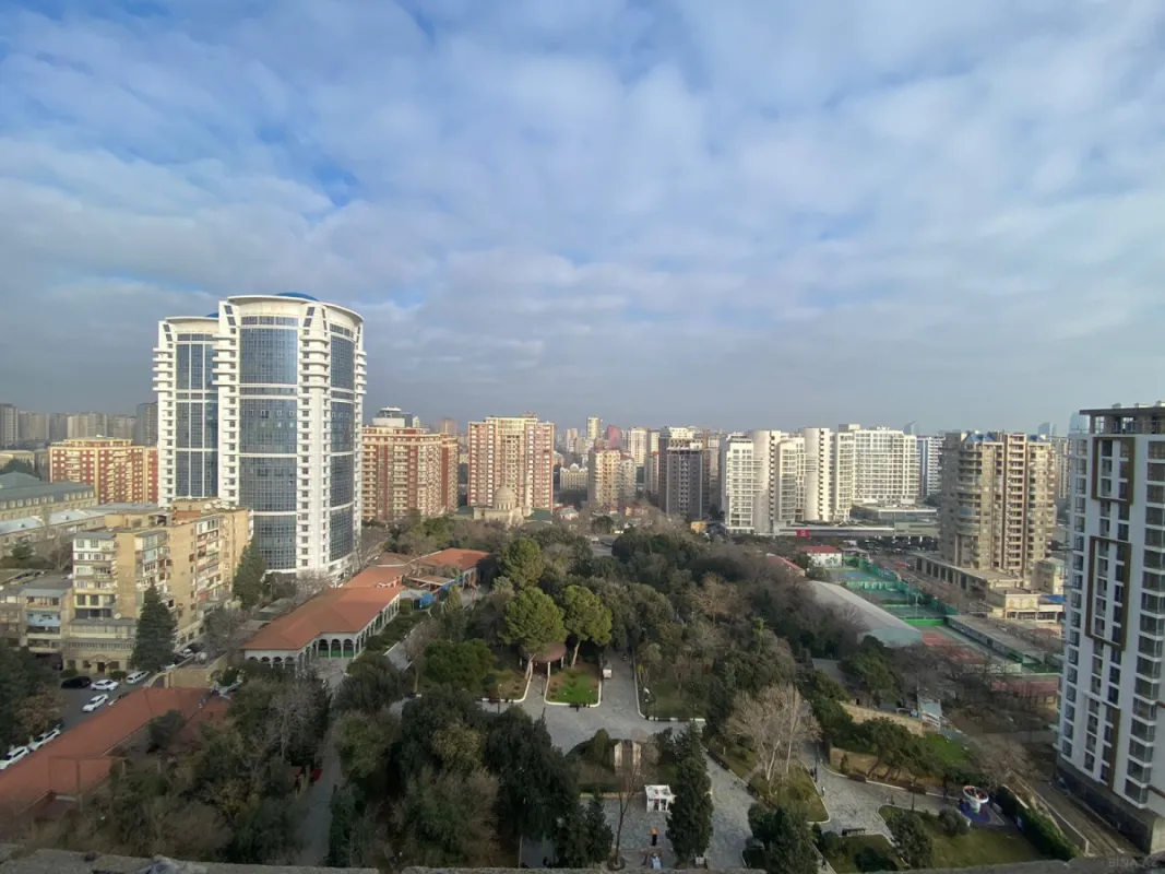 Satılır 3 otaqlı mənzil 146 m²