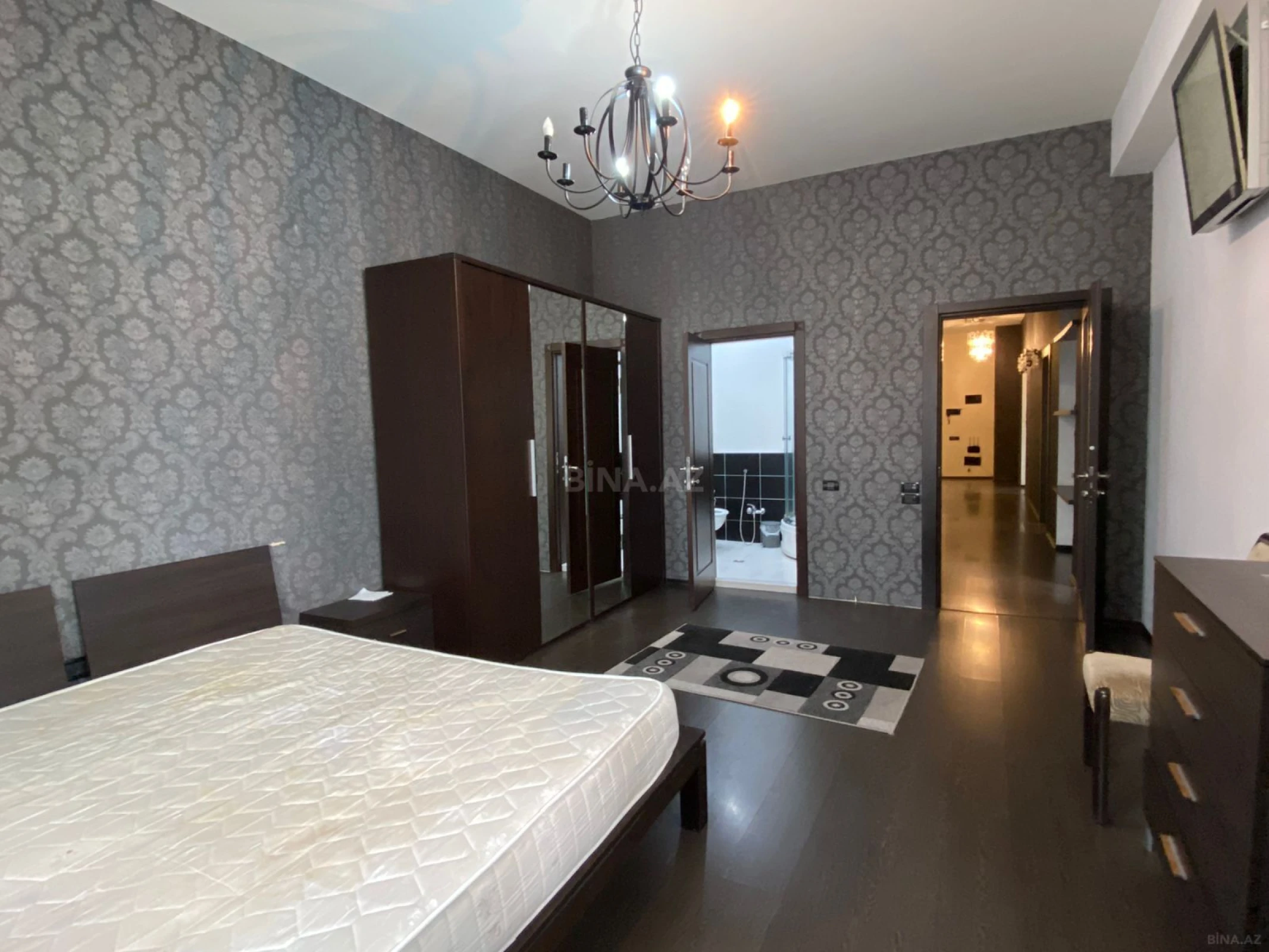 Satılır 3 otaqlı mənzil 146 m²