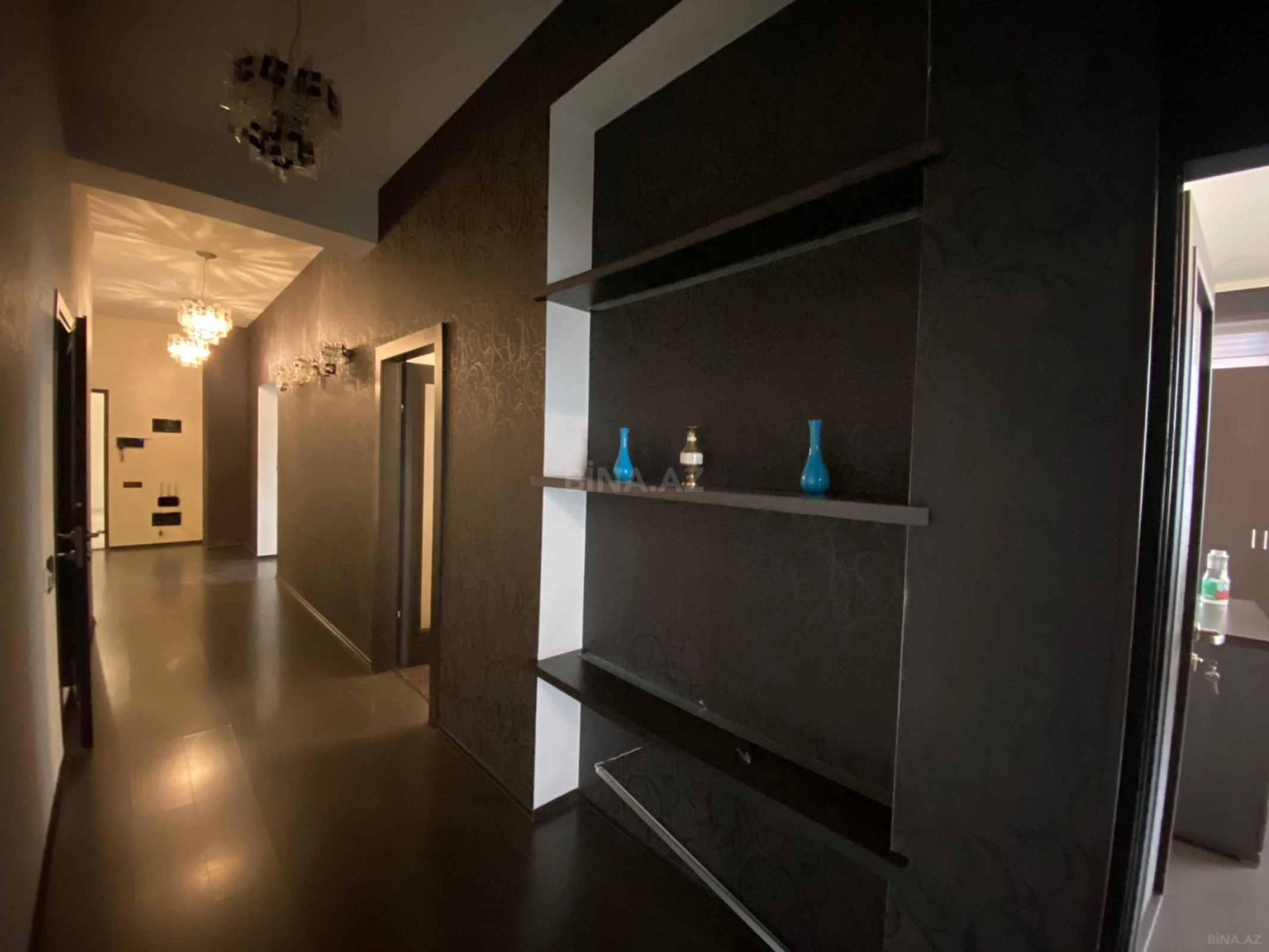 Satılır 3 otaqlı mənzil 146 m²