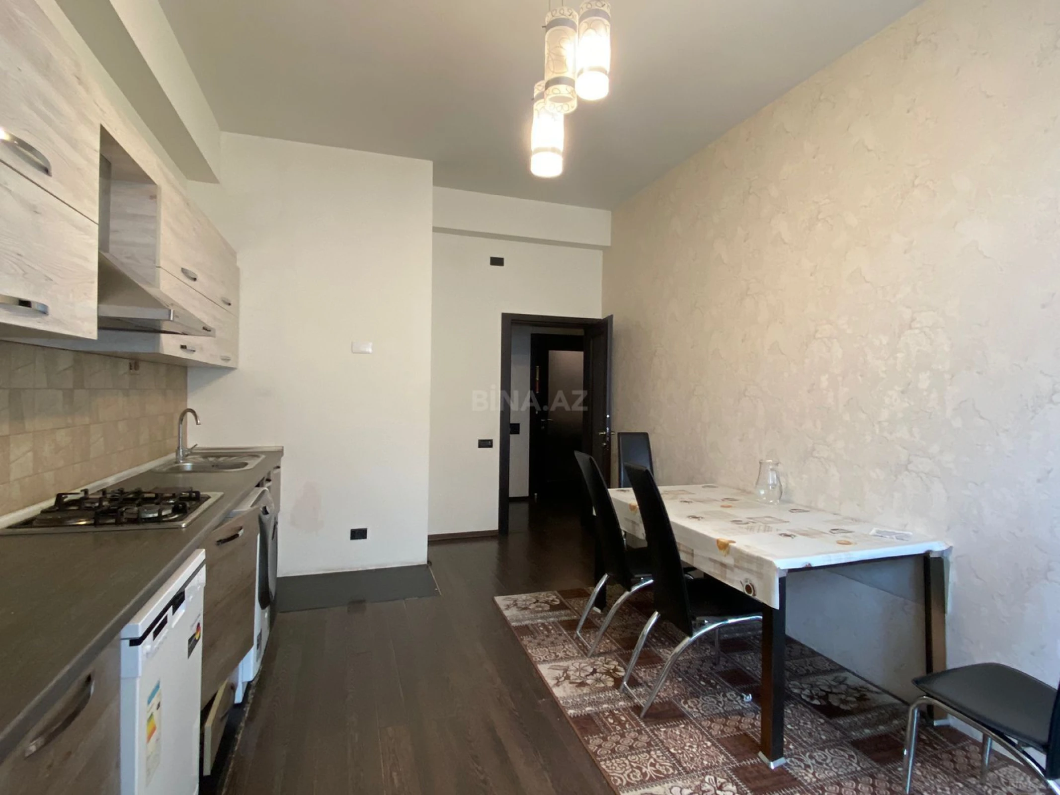 Satılır 3 otaqlı mənzil 146 m²
