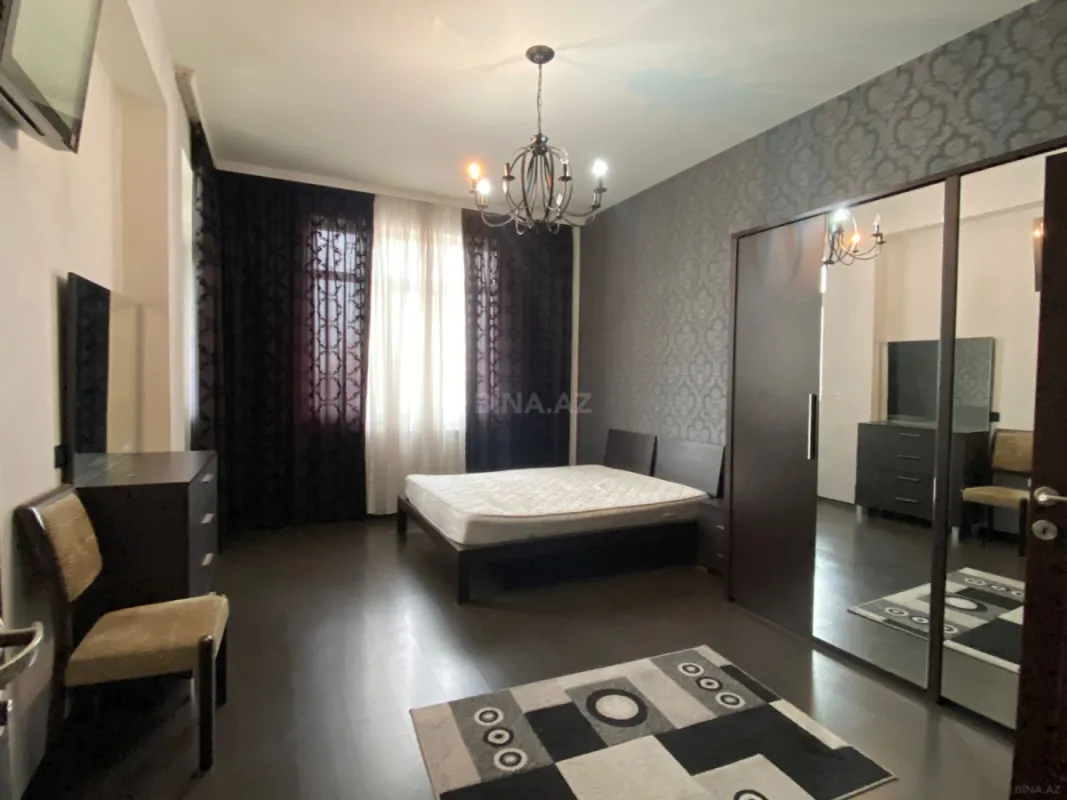 Satılır 3 otaqlı mənzil 146 m²