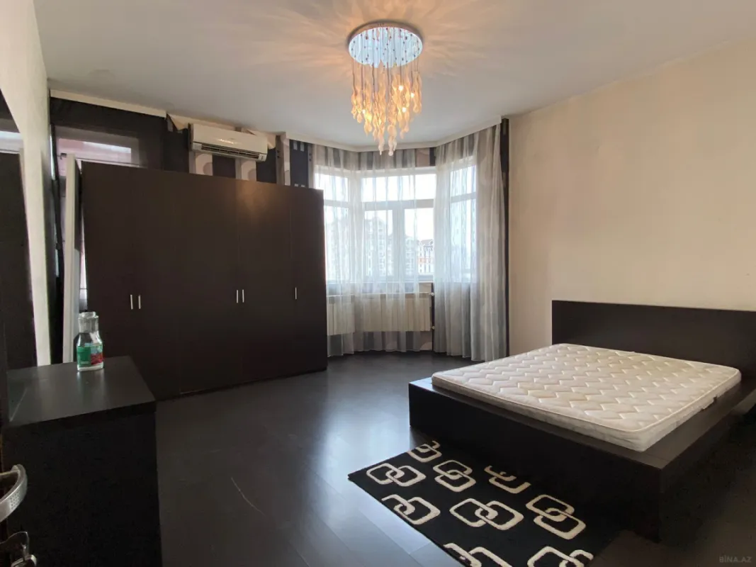 Satılır 3 otaqlı mənzil 146 m²