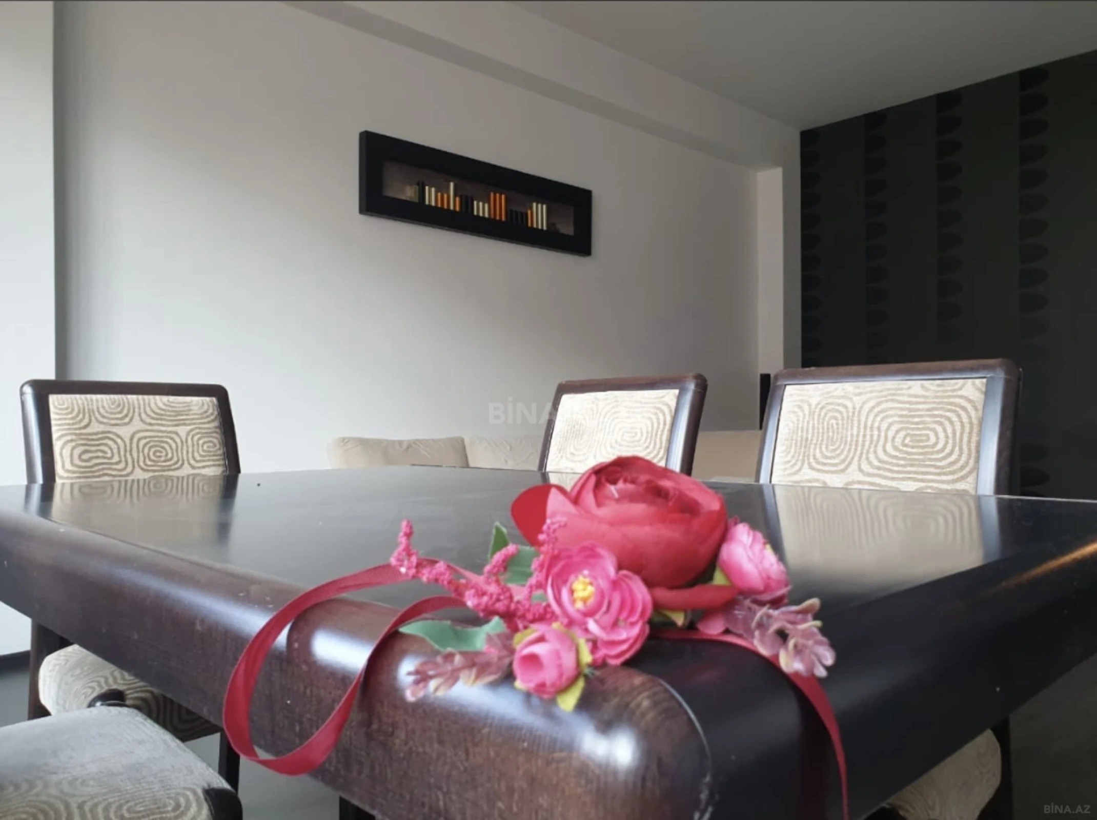 Satılır 3 otaqlı mənzil 146 m²