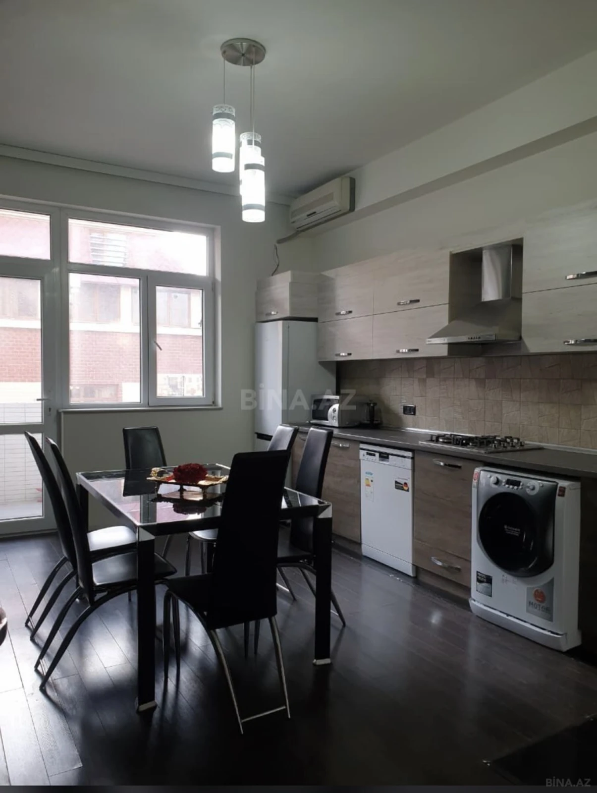 Satılır 3 otaqlı mənzil 146 m²
