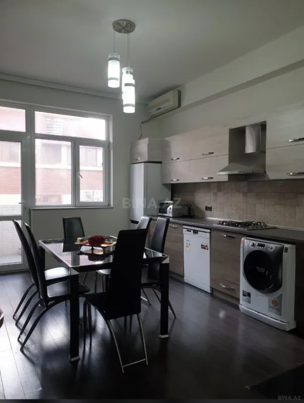 Satılır 3 otaqlı mənzil 146 m²