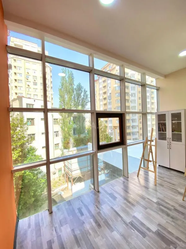 Kirayə verilir 3 otaqlı ofis 90 m²