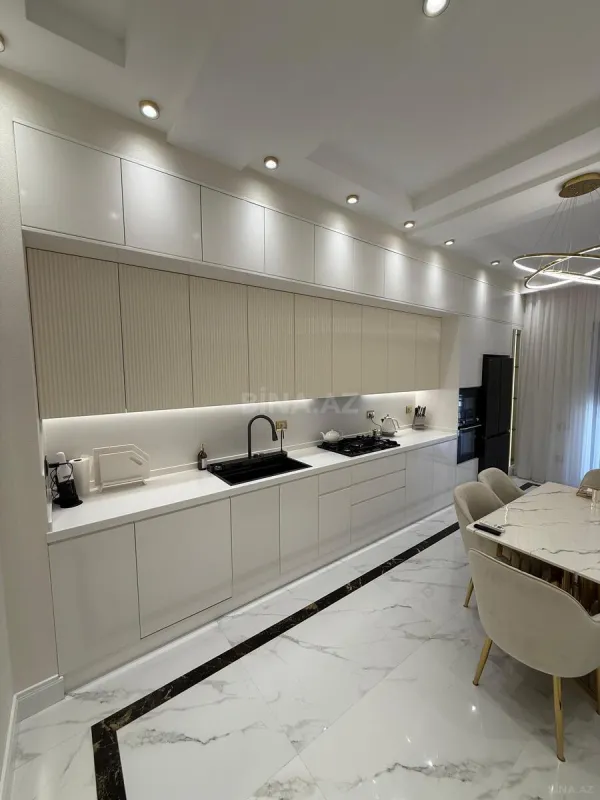 Satılır 4 otaqlı mənzil 185 m²