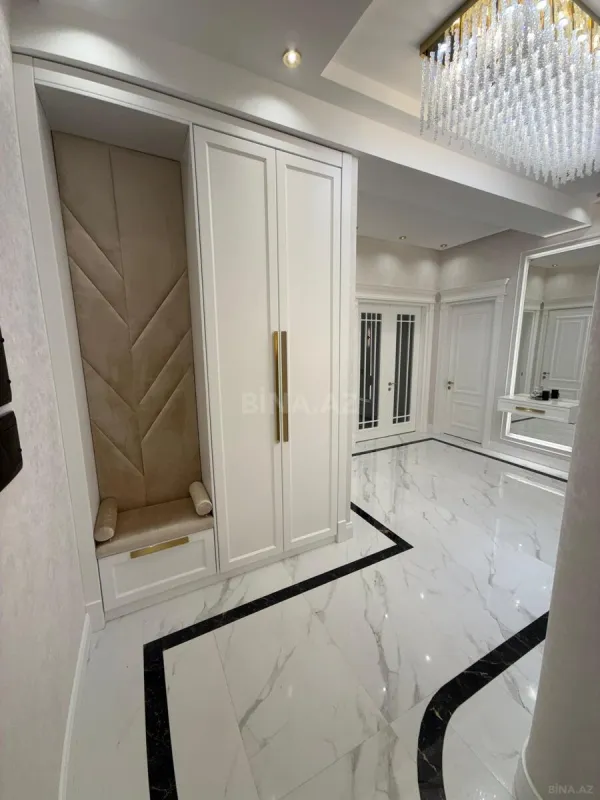 Satılır 4 otaqlı mənzil 185 m²