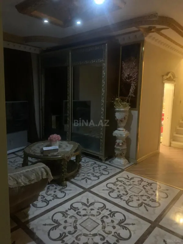 Satılır 6 otaqlı həyət evi 350 m²