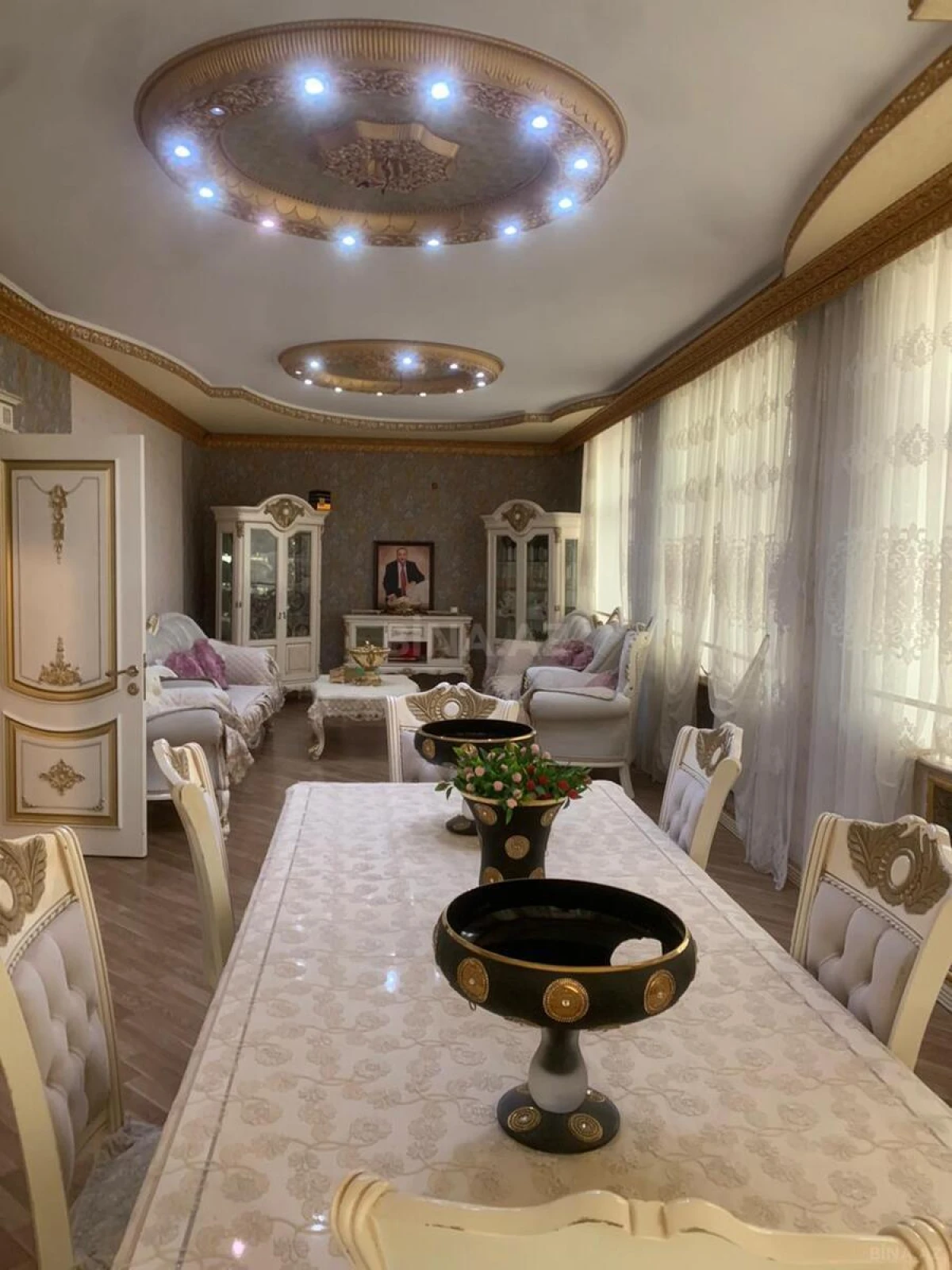 Satılır 6 otaqlı həyət evi 350 m²