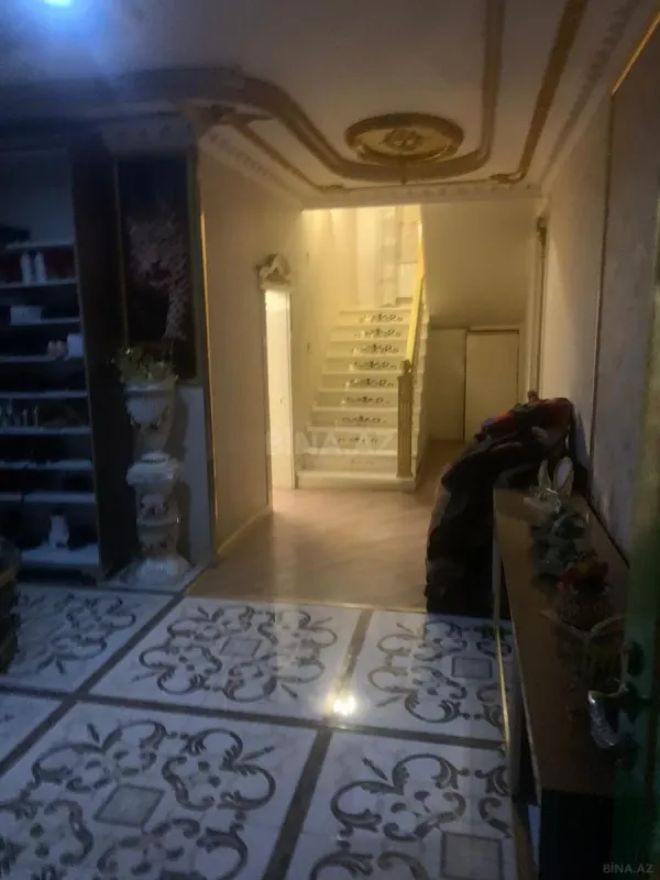 Satılır 6 otaqlı həyət evi 350 m²