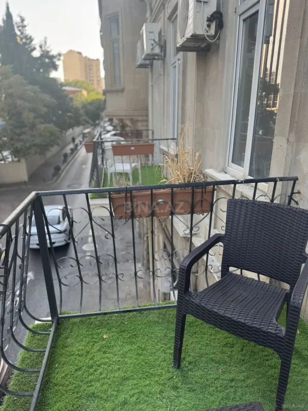 Satılır obyekt 200 m²