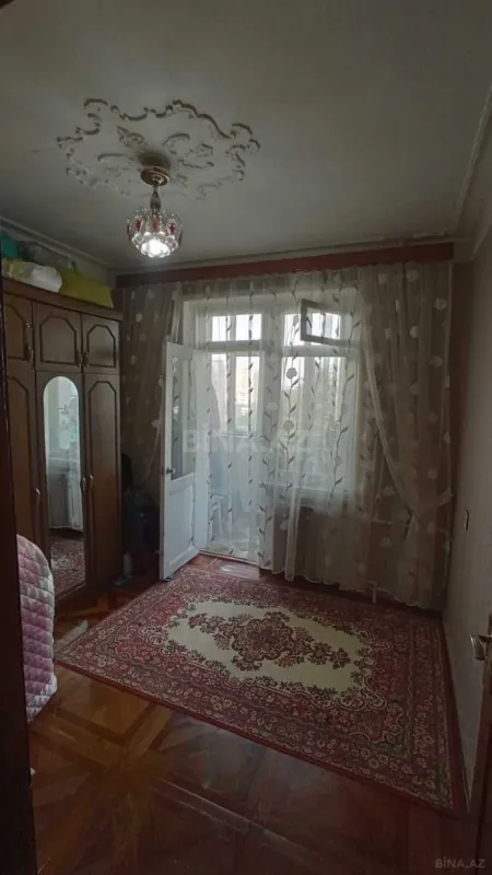 Satılır 5 otaqlı mənzil 130 m²