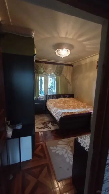 Satılır 5 otaqlı mənzil 130 m²