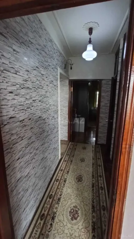 Satılır 5 otaqlı mənzil 130 m²
