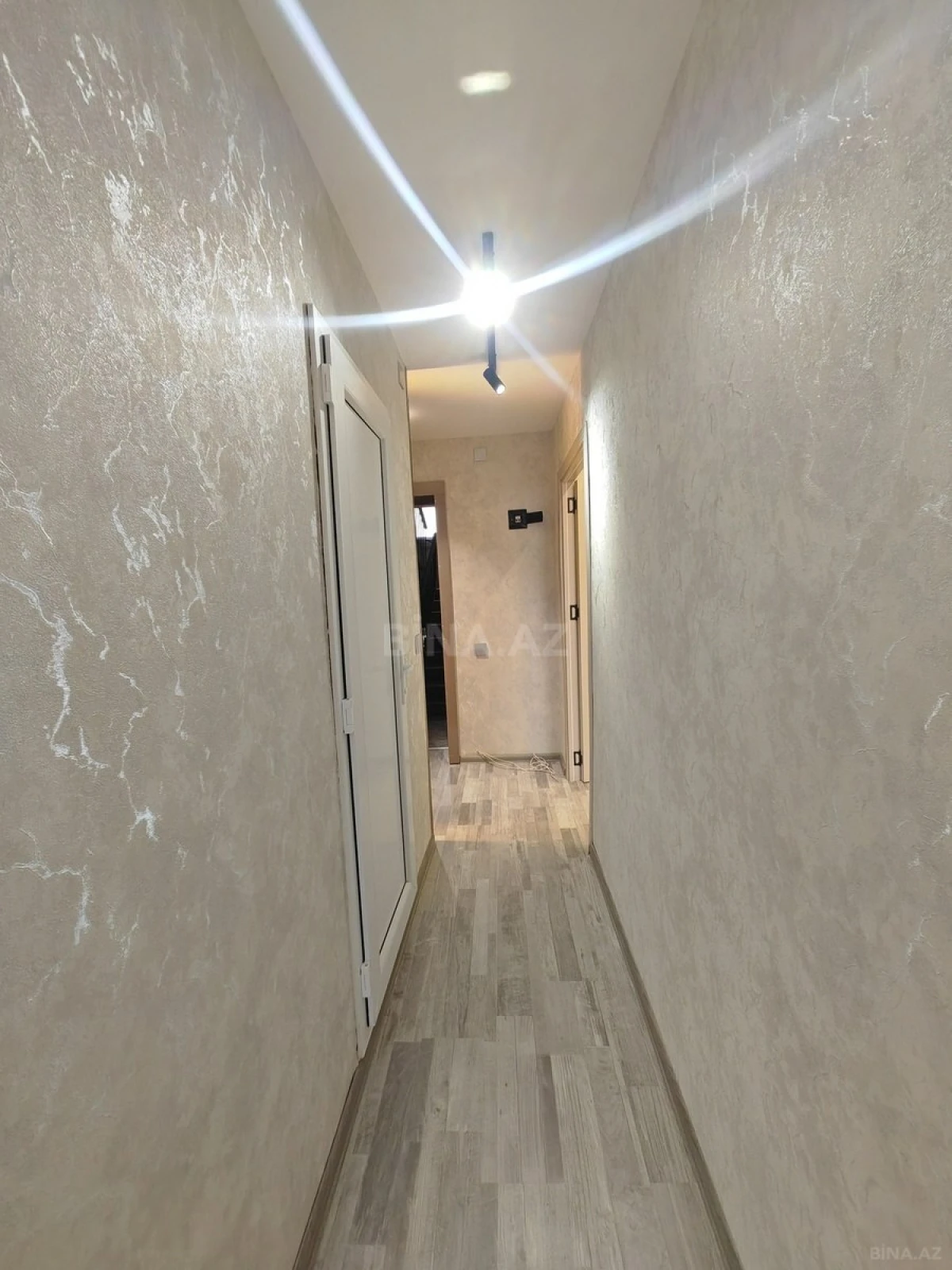 Satılır 2 otaqlı mənzil 53 m²