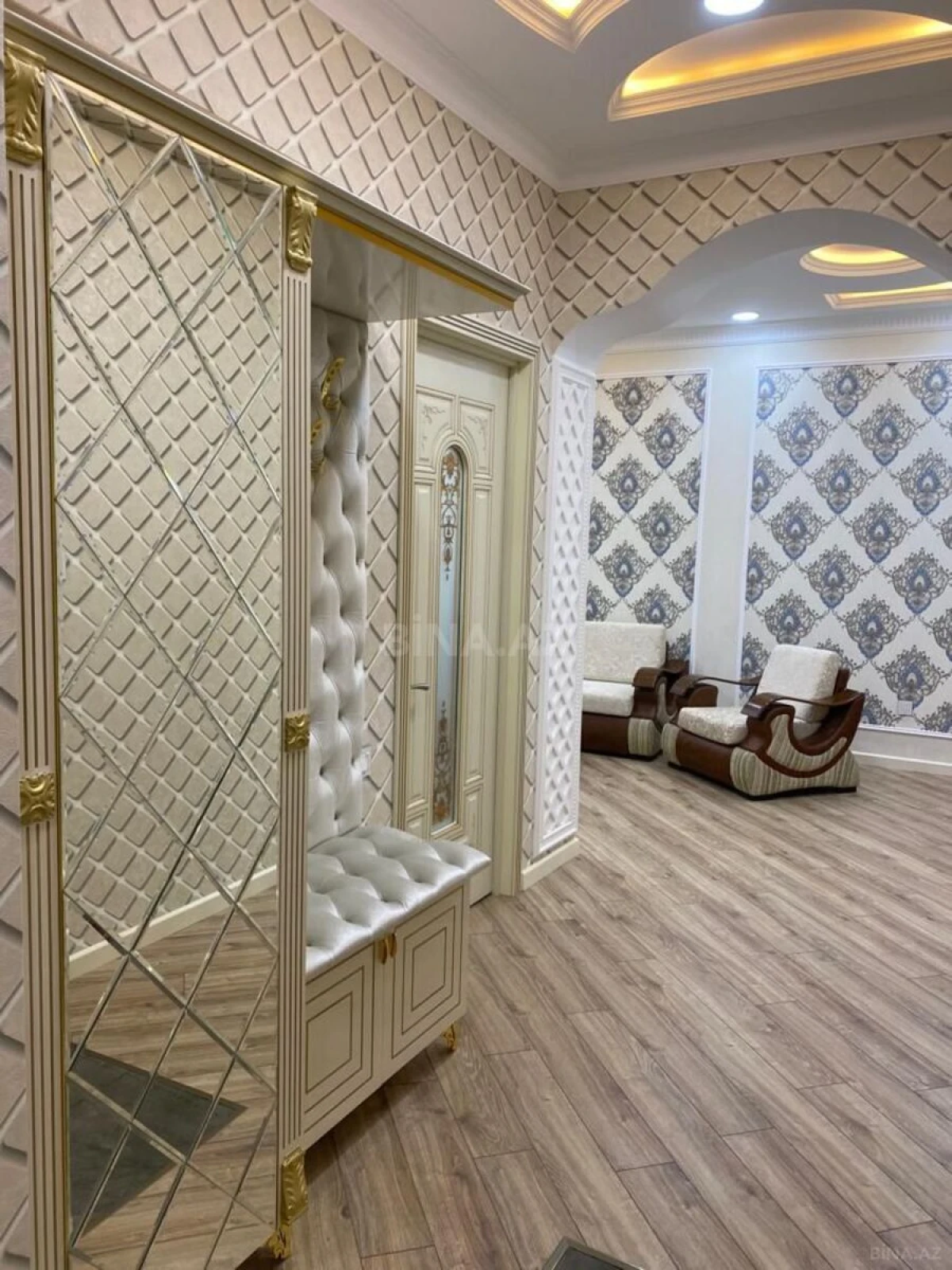 Satılır 2 otaqlı mənzil 98 m²