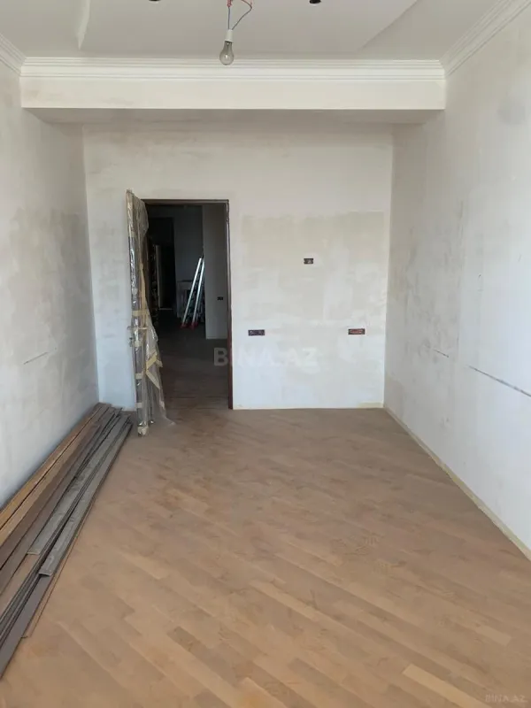 Satılır 4 otaqlı mənzil 237 m²