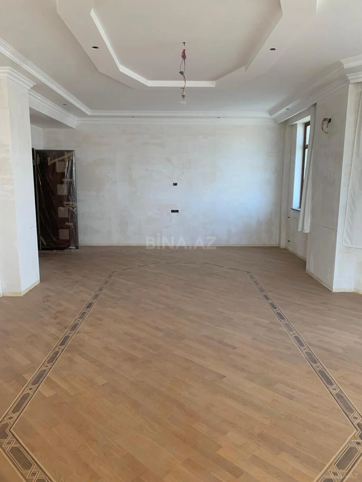 Satılır 4 otaqlı mənzil 237 m²