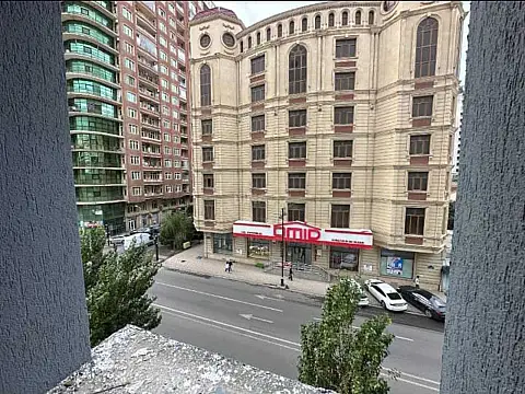 Satılır 3 otaqlı mənzil 95.6 m²