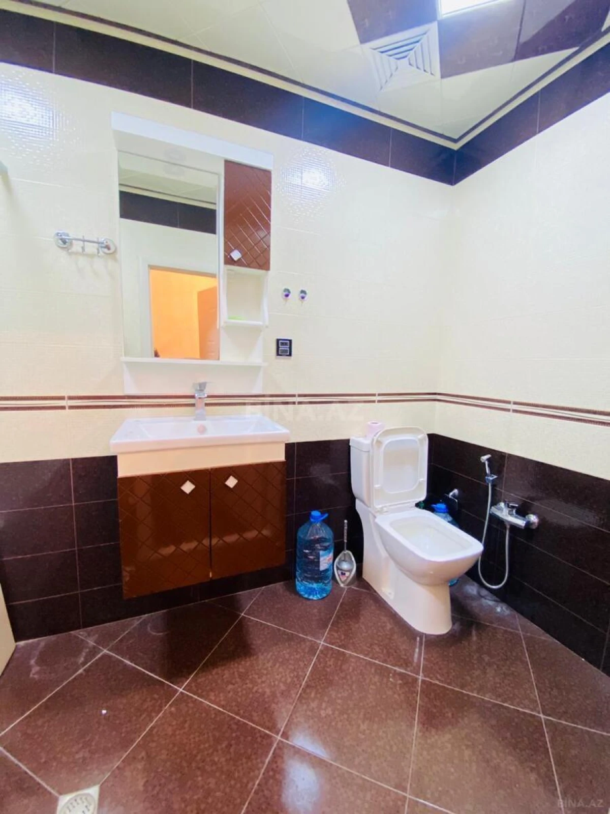 Kirayə verilir 2 otaqlı mənzil 75 m²