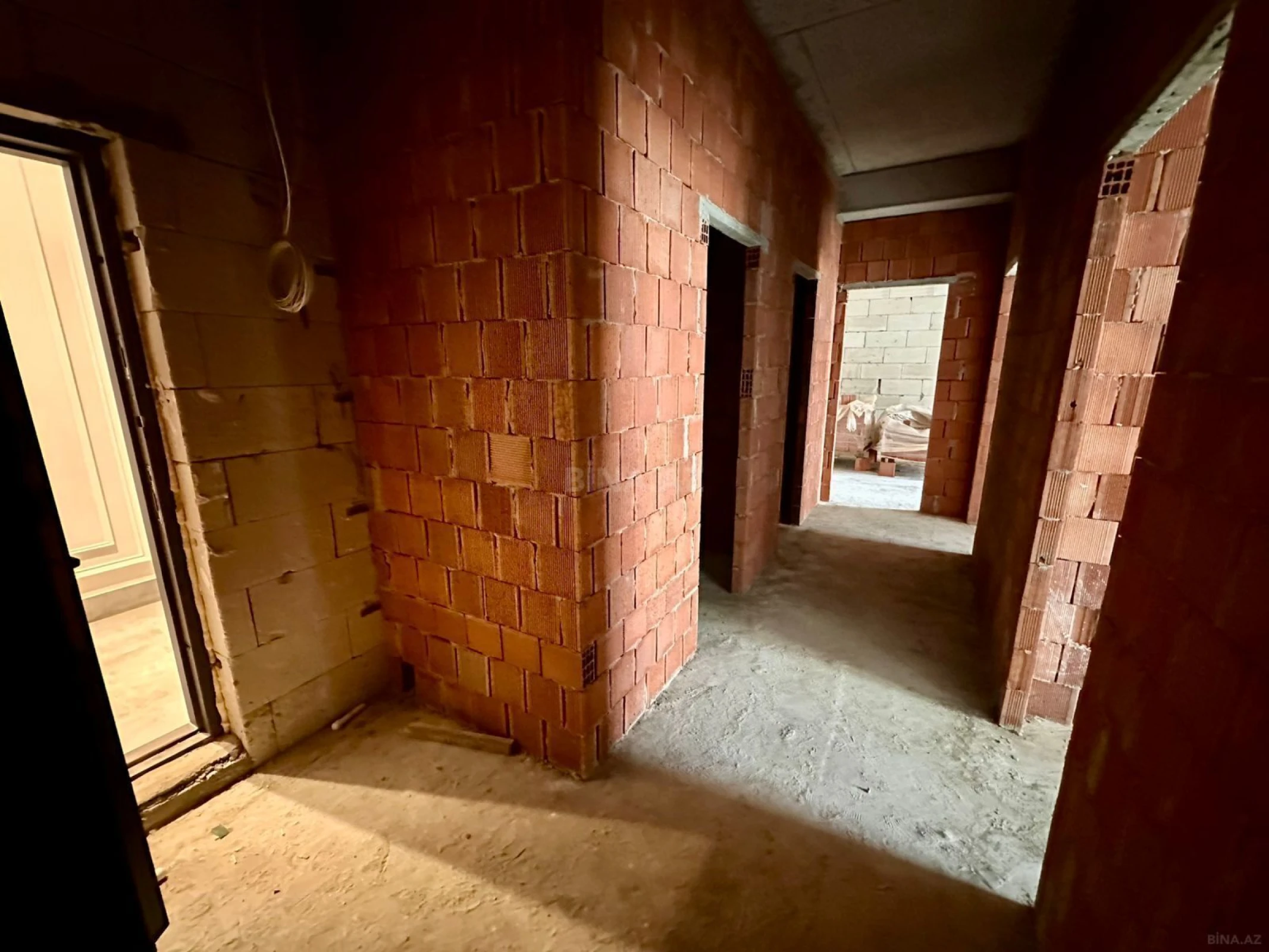 Satılır 2 otaqlı mənzil 82 m²