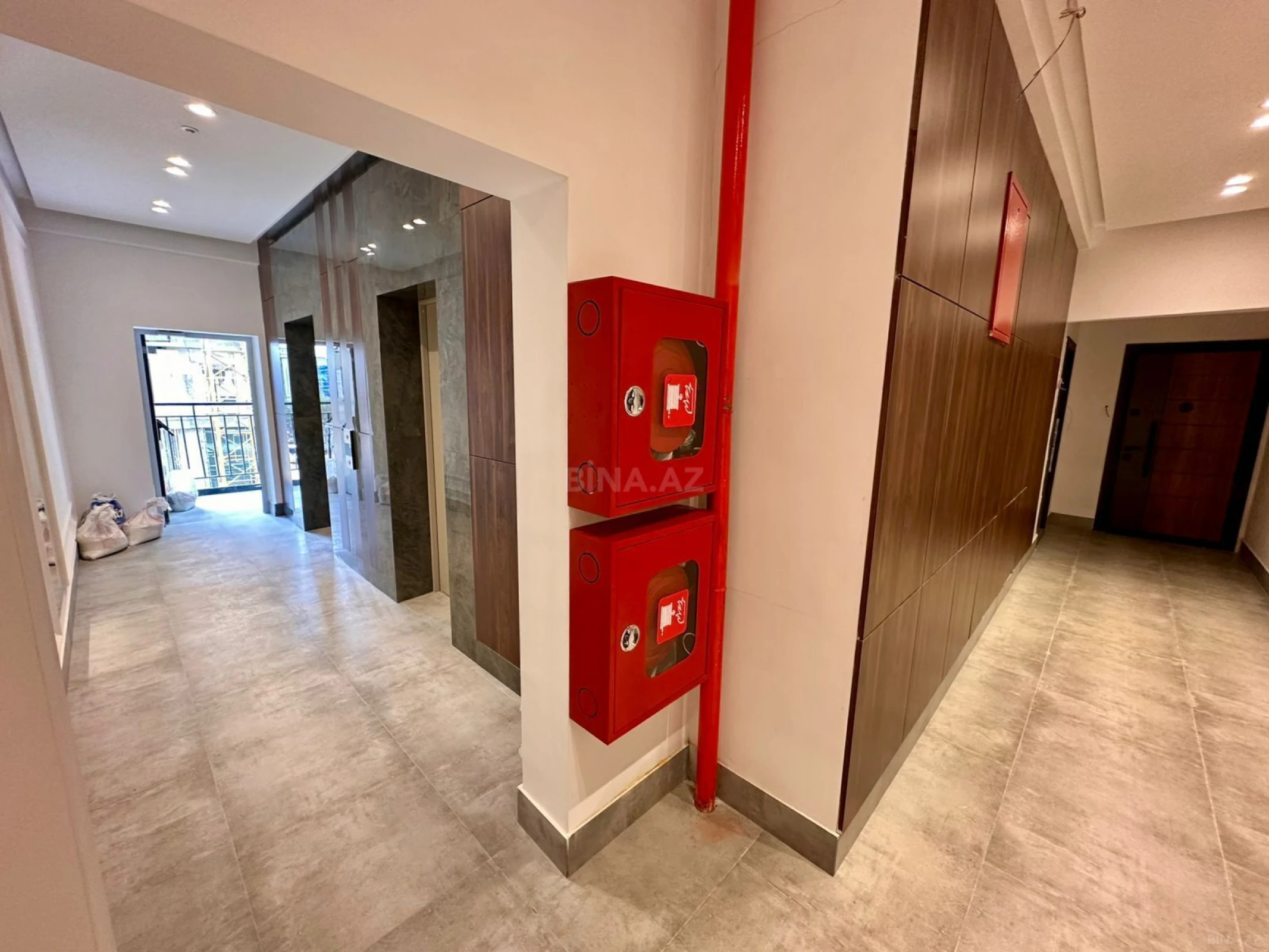 Satılır 2 otaqlı mənzil 82 m²