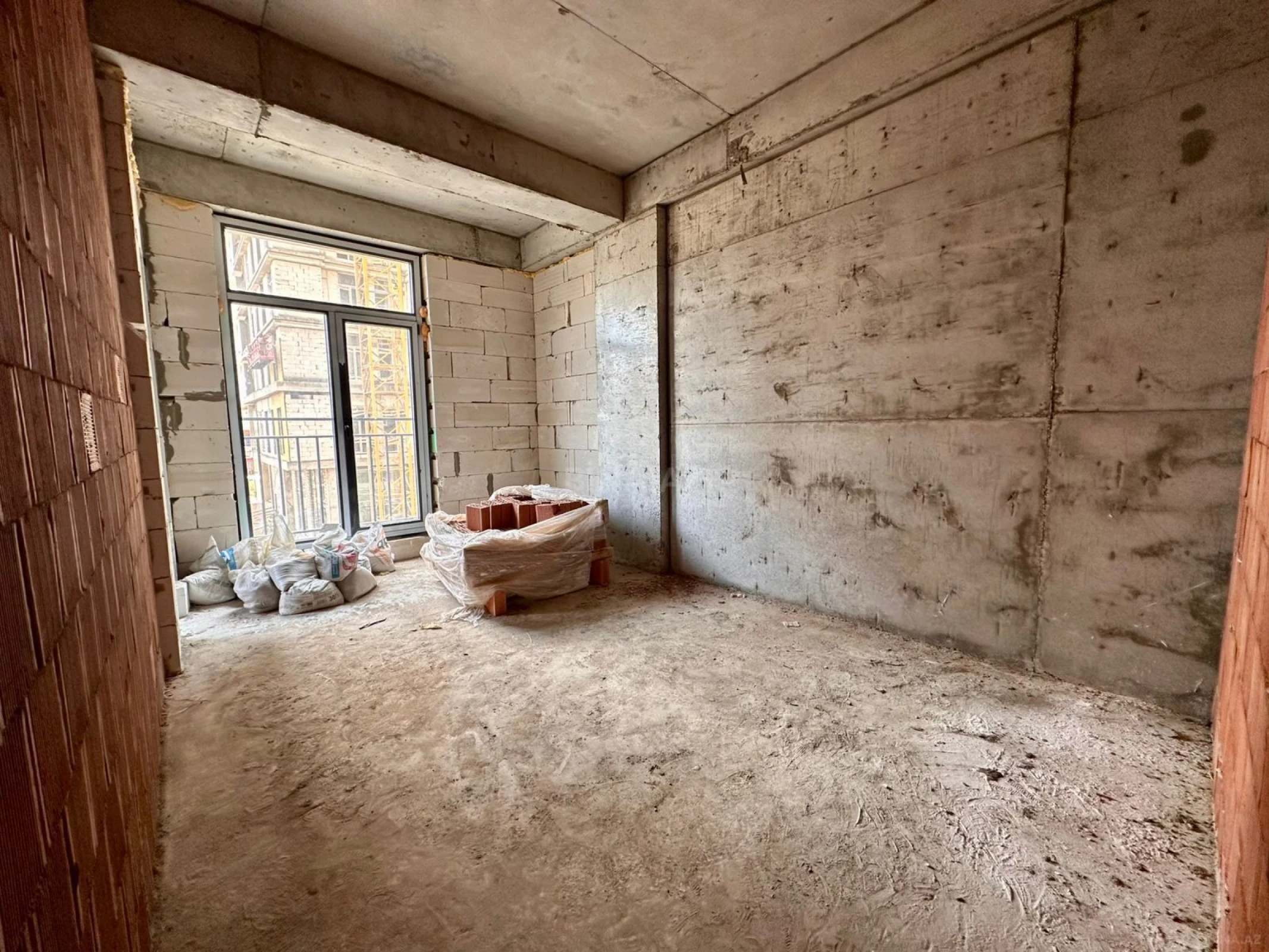 Satılır 2 otaqlı mənzil 82 m²