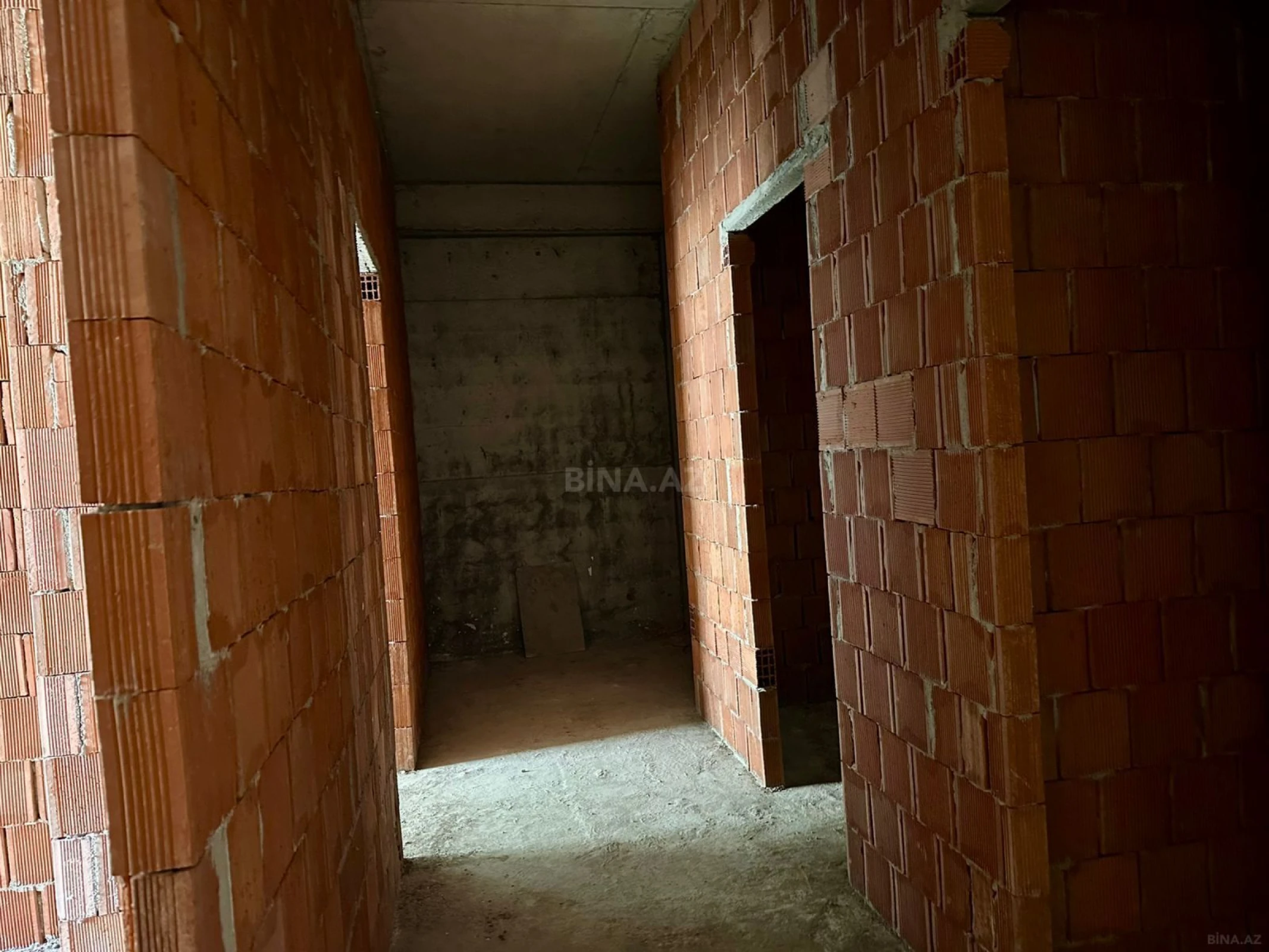 Satılır 2 otaqlı mənzil 82 m²