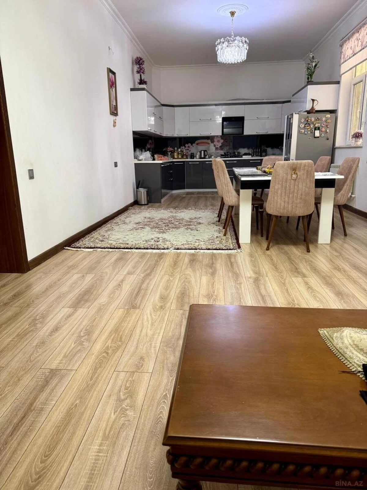 Satılır 9 otaqlı həyət evi 400 m²