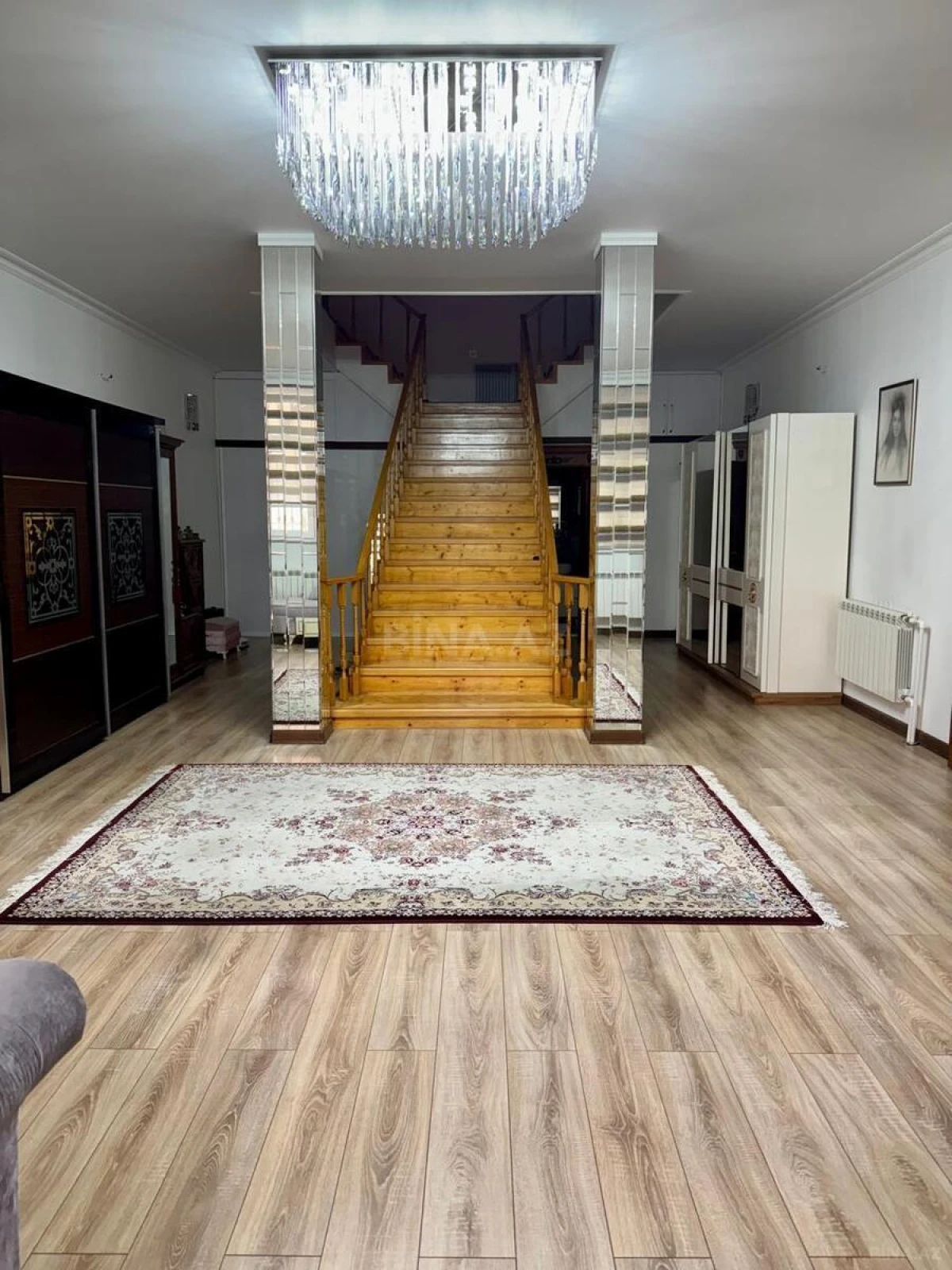 Satılır 9 otaqlı həyət evi 400 m²