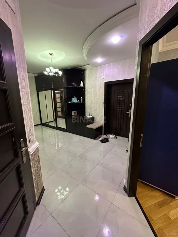 Satılır 3 otaqlı mənzil 125 m²