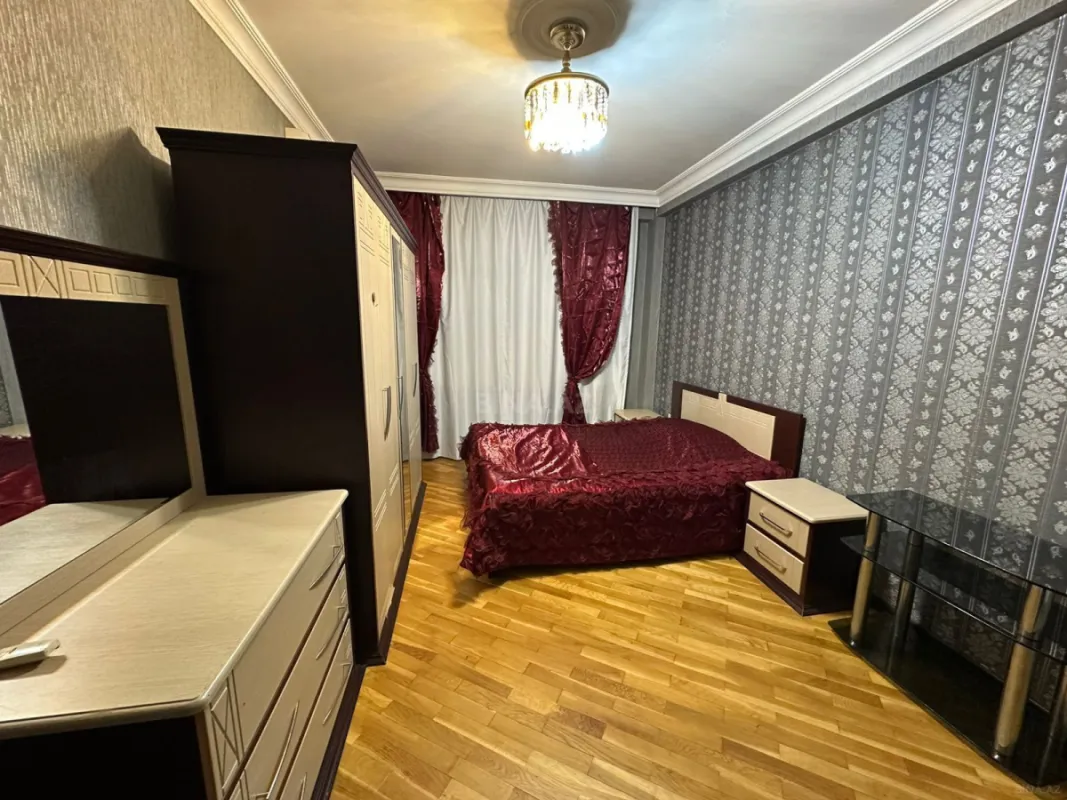 Satılır 3 otaqlı mənzil 125 m²