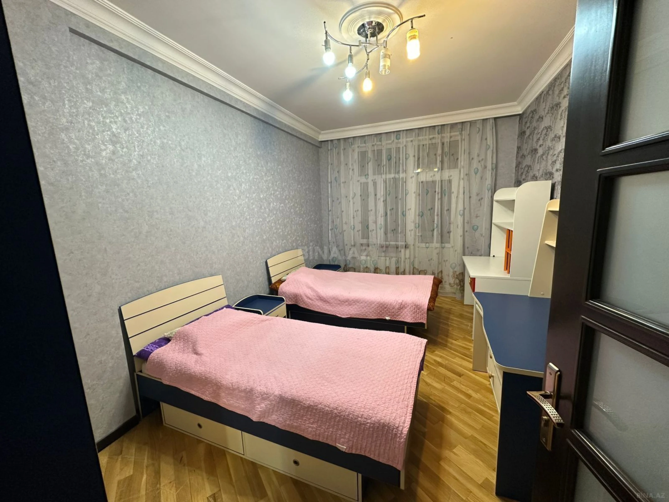 Satılır 3 otaqlı mənzil 125 m²