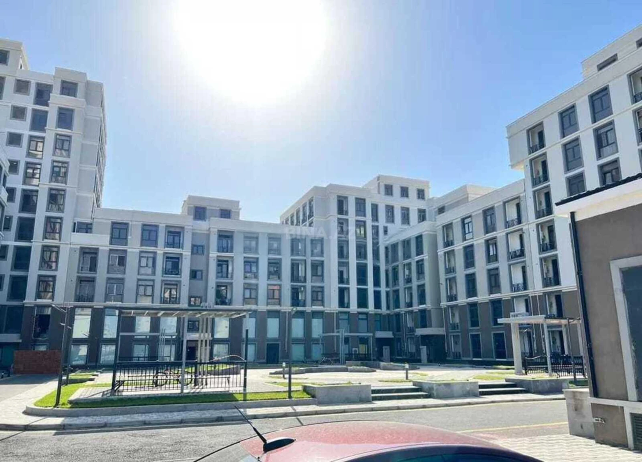 Satılır 3 otaqlı mənzil 118 m²