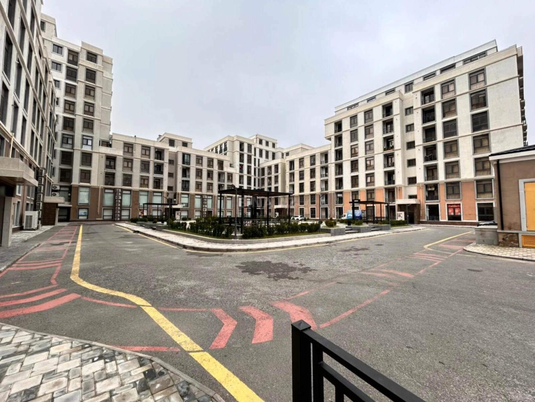 Satılır 3 otaqlı mənzil 118 m²