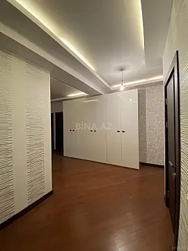 Satılır 3 otaqlı mənzil 140 m²