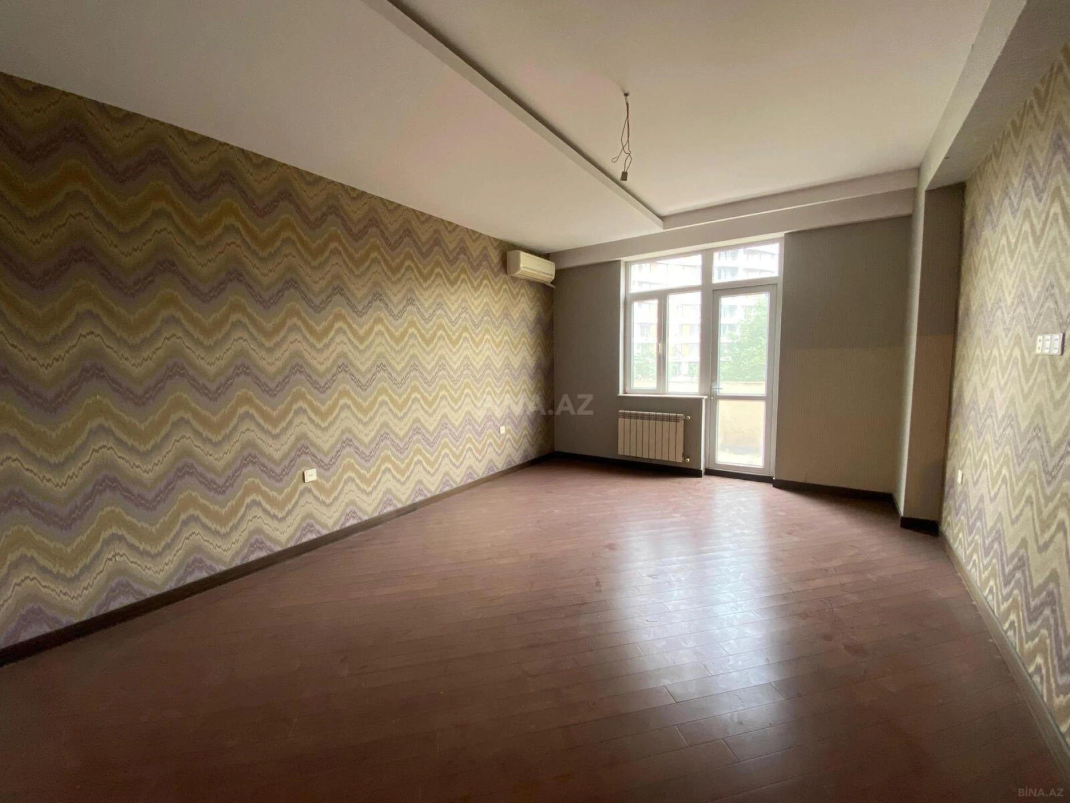 Satılır 3 otaqlı mənzil 140 m²