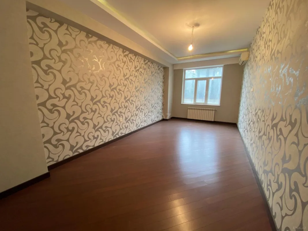 Satılır 3 otaqlı mənzil 140 m²