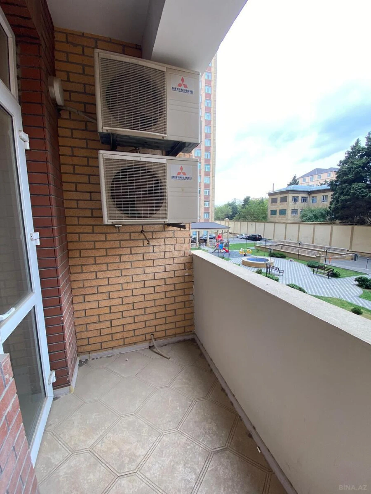 Satılır 3 otaqlı mənzil 140 m²