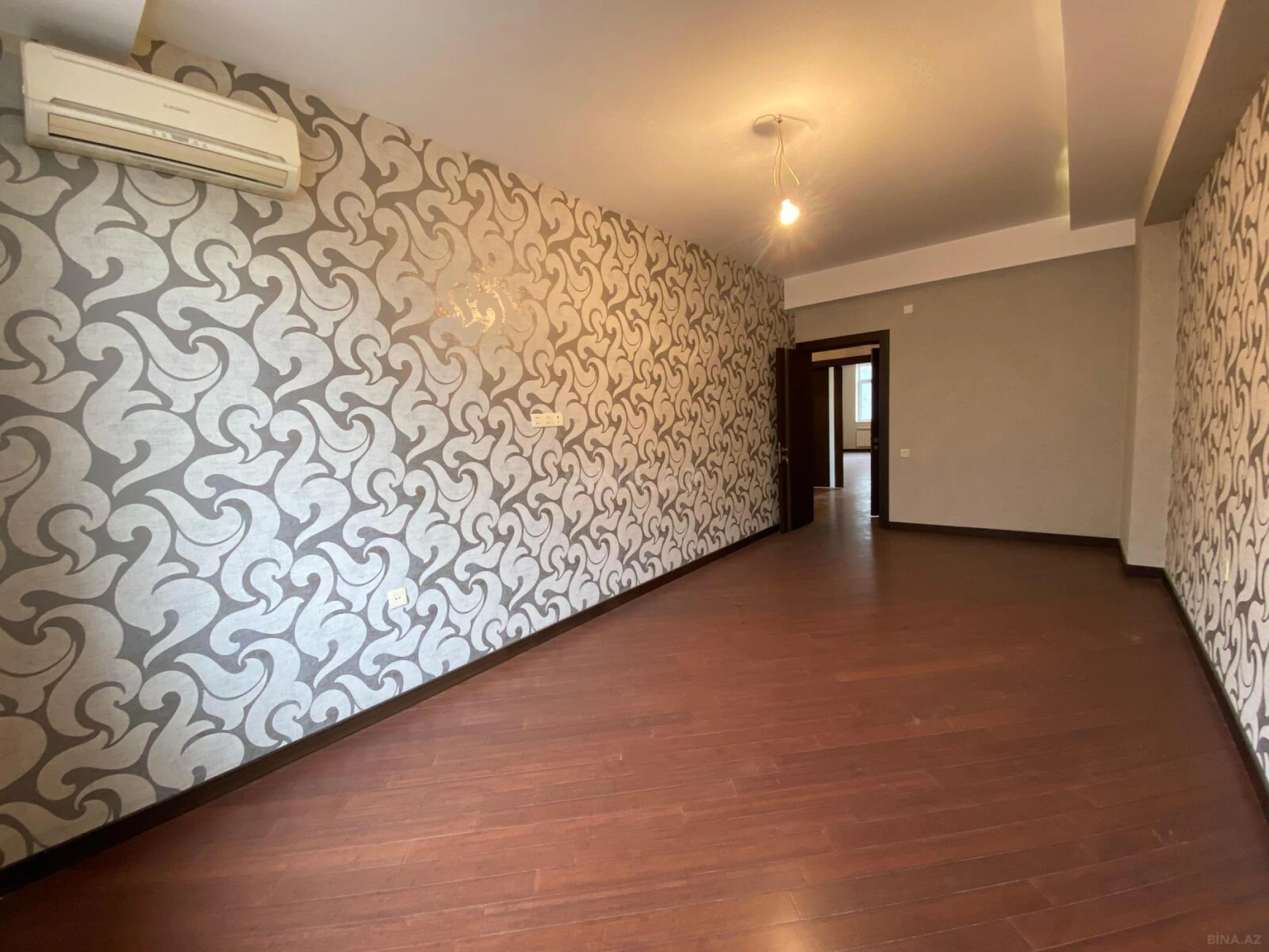Satılır 3 otaqlı mənzil 140 m²