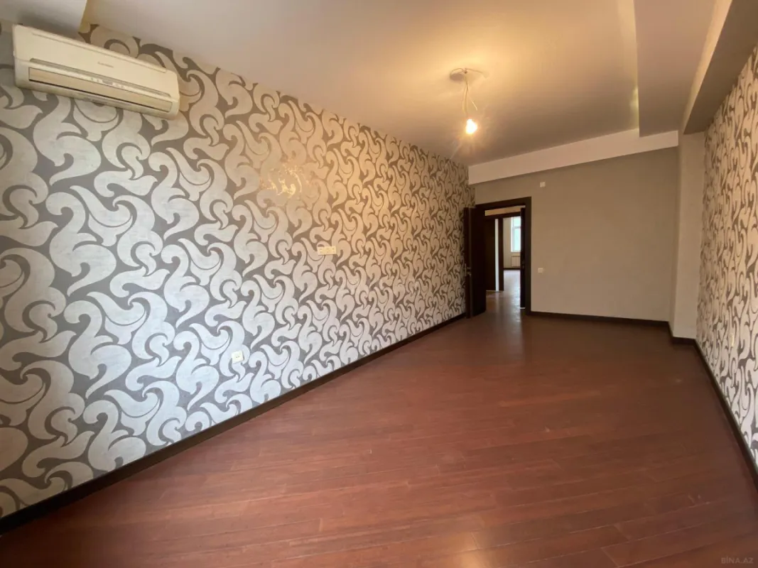 Satılır 3 otaqlı mənzil 140 m²