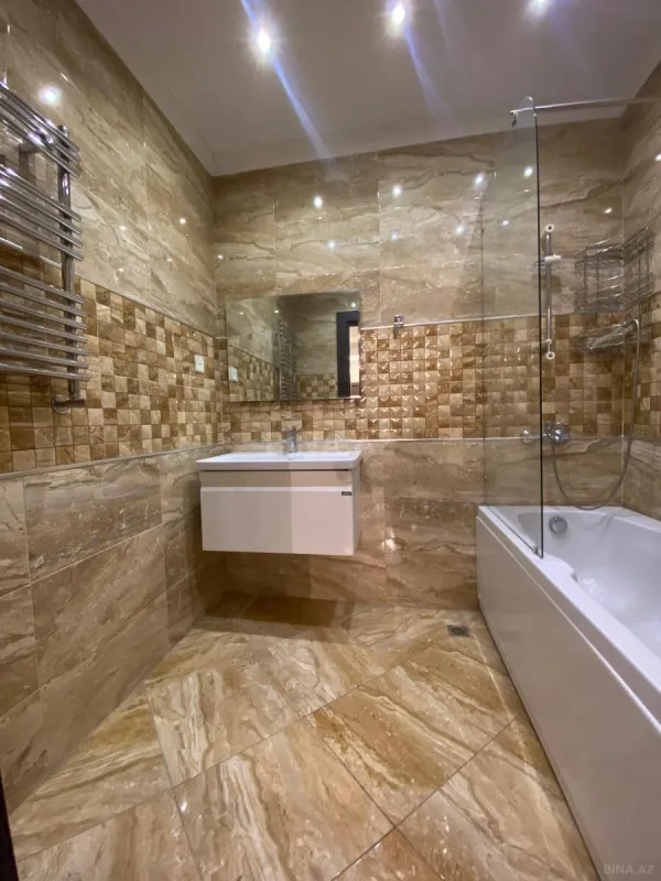 Satılır 3 otaqlı mənzil 140 m²