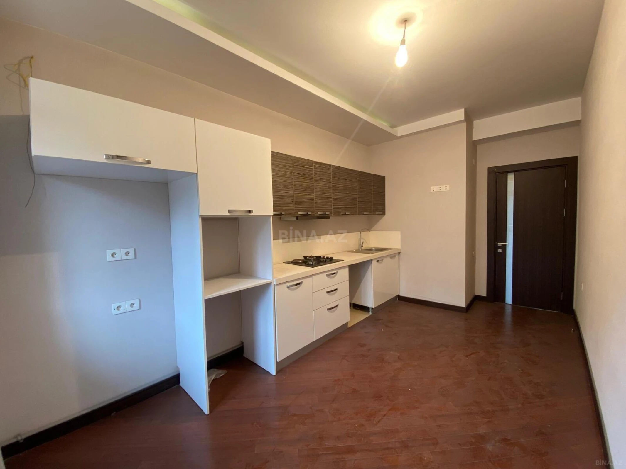 Satılır 3 otaqlı mənzil 140 m²