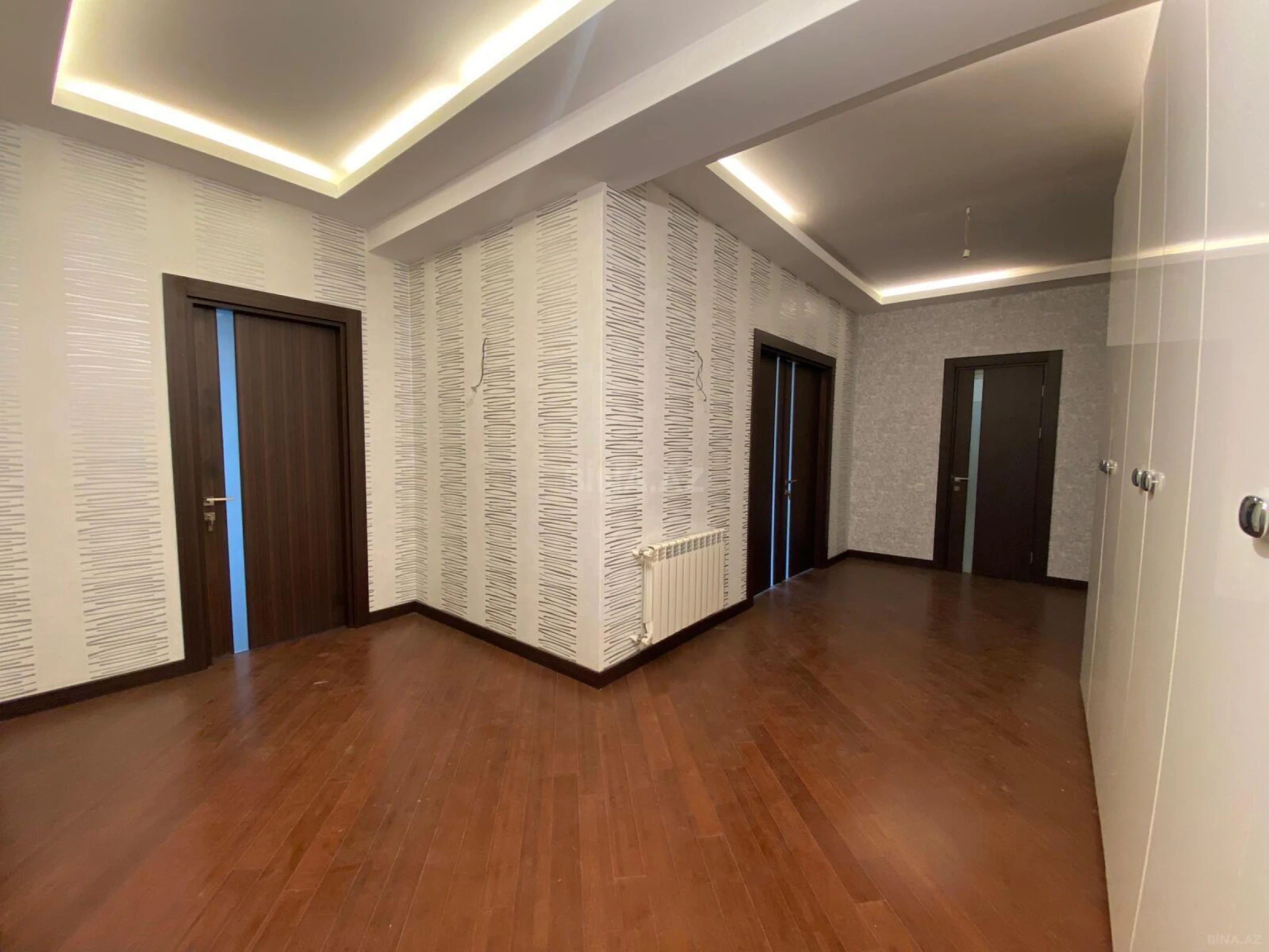 Satılır 3 otaqlı mənzil 140 m²