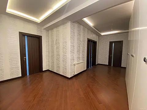 Satılır 3 otaqlı mənzil 140 m²