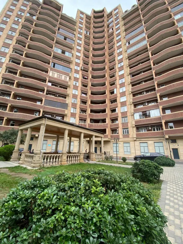 Satılır 3 otaqlı mənzil 140 m²